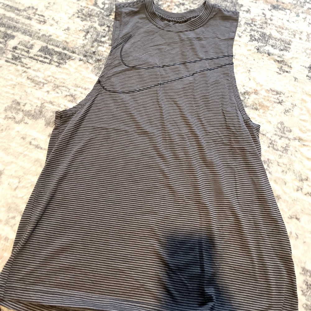 Nike workout top